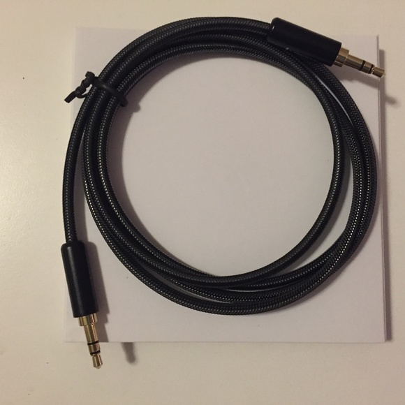 Nulaxy 3.5mm (4FT/1.2M) Auxiliary Cord with Gold-Plated Connector--Brand New! - Picture 1 of 3